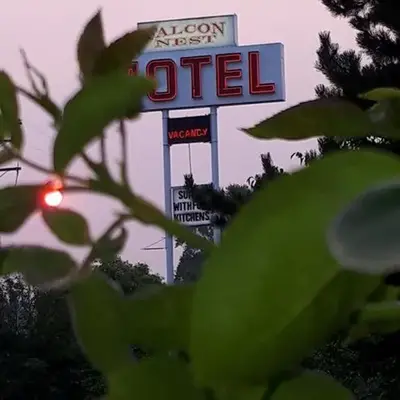 Falcon Nest Motel