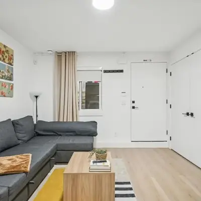 NEST- Modern 2BR Basement Retreat in South Surrey