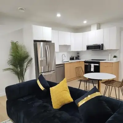 Brand New Deluxe 2 Bedroom Suite with AC & Den