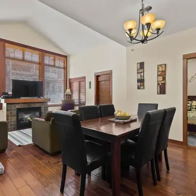 Settler's Crossing #56 ski-in ski-out condo with private hot tub