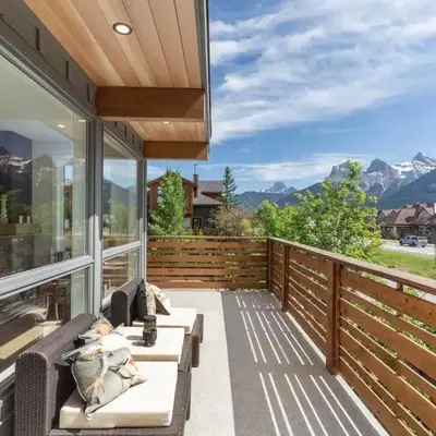 Luxe Retreat by Canadian Rockies Vacation Rentals