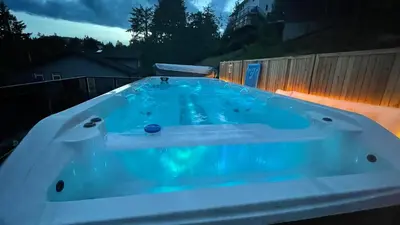 a jacuzzi tub in a backyard at night at Trader Vics Tiki Bar n Grill in Nanaimo