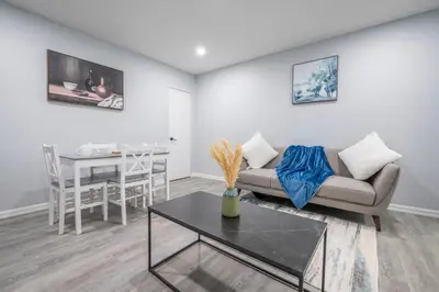 Gallery image of CenterStreet-Cozy 3bed Pet Friendly Suite 08Entire in Calgary
