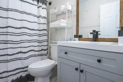 Gallery image of CenterStreet-Cozy 3bed Pet Friendly Suite 08Entire in Calgary