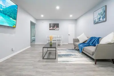 Gallery image of CenterStreet-Cozy 3bed Pet Friendly Suite 08Entire in Calgary