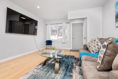 Gallery image of CentreStreet-Cozy Petfriendly 4bedsuite 04Entire in Calgary
