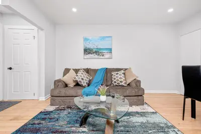 Gallery image of CentreStreet-Cozy Petfriendly 4bedsuite 04Entire in Calgary