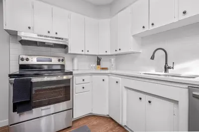 Gallery image of CentreStreet-Cozy Petfriendly 4bedsuite 04Entire in Calgary