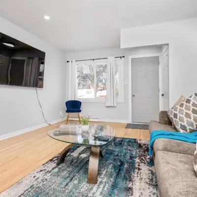 CentreStreet-Cozy Petfriendly 4bedsuite 04Entire