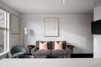 a living room with a couch and two chairs at Chic And Cozy Apartment In Old Town in Victoria
