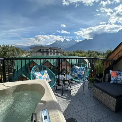 ML4- Private Rooftop Hot Tub Oasis- Entire townhouse with MTN View