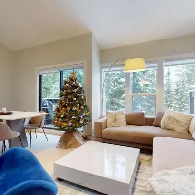 TELEMARK 25 Ski-In Ski-Out Access Steps To Ski Lifts Renovated Townhome