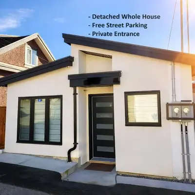 2BR Detached Guesthouse - Free Parking -10 mins to YVR & Downtown