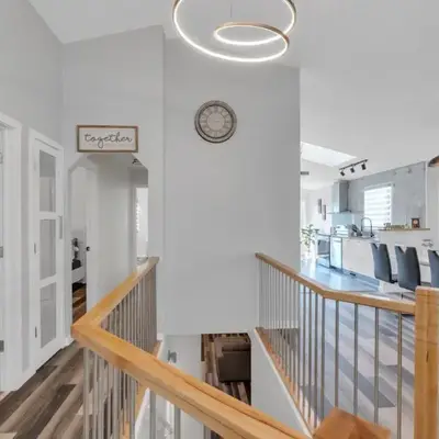 ModernOasis with AC&MovieRoom close to Downtown15' Banff 60'