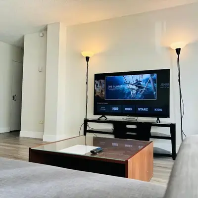 Cozy 1 Bedroom Condo with Parking