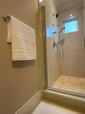 a bathroom with a shower with a glass door at \u8212\u9002\u5927\u5e8a\u5957\u623f in Richmond