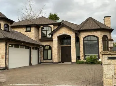 a large brick house with two white garage doors at \u8212\u9002\u5927\u5e8a\u5957\u623f in Richmond