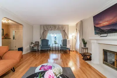 a living room with a couch and a fireplace at Garden Hotel 3-bedroom house for whole book in Richmond