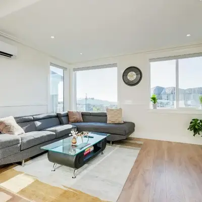 Elegant Home In Victoria