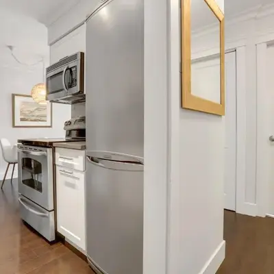 Modern Kitsilano 1 bedroom steps from the Beach