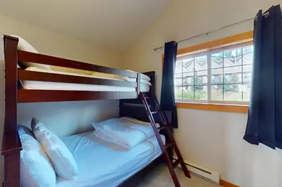 Gallery image of Cedar Lodge Escape at Whitetail townhomes in Big White