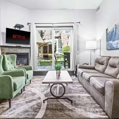 Mountain Getaway in Canmore - Sleeps 6 - Pool & Hottub