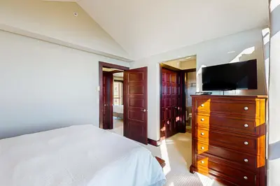 Gallery image of Aspens Townhouse 1 in Big White