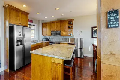 Gallery image of Aspens Townhouse 1 in Big White