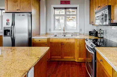 Gallery image of Aspens Townhouse 1 in Big White