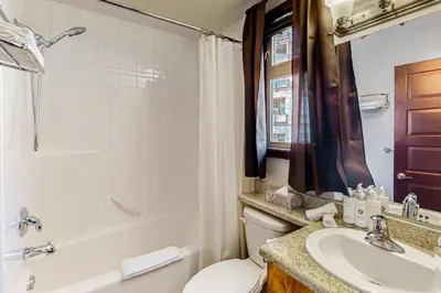 Gallery image of Aspens Townhouse 1 in Big White