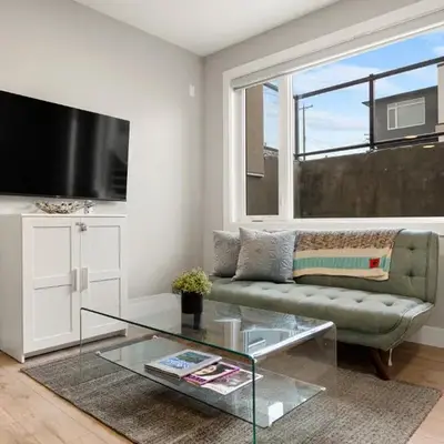 Heart of Hillhurst 1BR Home !