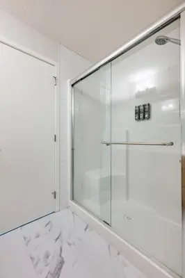 Gallery image of Large Open Concept Luxury Apartment with AC, 70