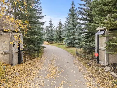 Gallery image of Country Escape - Acreage Home with Park in De Winton