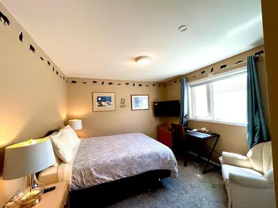 Gallery image of Midnight Sun Inn in Whitehorse