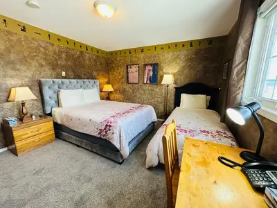 Gallery image of Midnight Sun Inn in Whitehorse