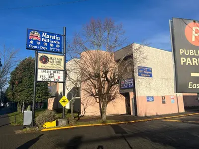 a street sign in front of a building at Two Bedrooms- A Warm House in Vancouver