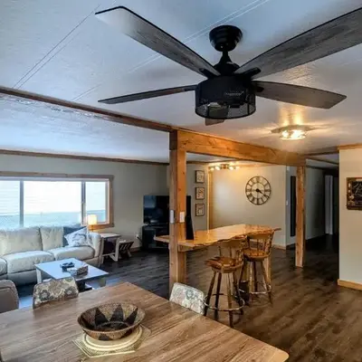 Hillcrest Hideaway: Spacious Mountain View Oasis