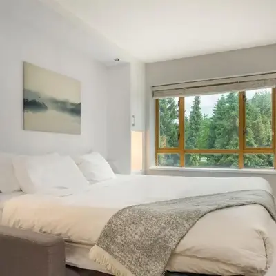 KING Bed STUDIO in the Village