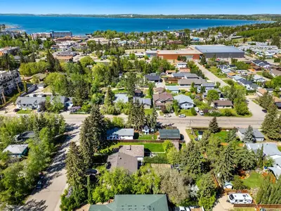 an aerial view of a small town with houses and the ocean at Sylvan Lake Nook Family-Friendly and Close to Beach in Sylvan Lake