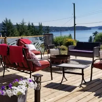 Cozy Quiet Suite with Private Hot Tub with Ocean Views
