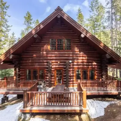 Ravenwood Cabin by StayIn