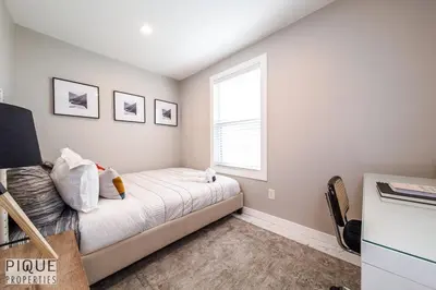 a bedroom with a bed and a window at Park Life Escape-King Beds-Sleeps 10-Pet Friendly in Edmonton