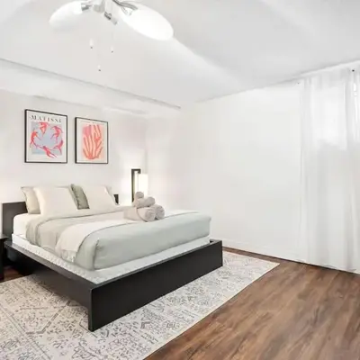 1 Bedroom Cozy Retreat - Queen Bed