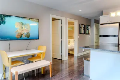 Gallery image of Private Cambie Village Suite min Downtown and Skytrain in Vancouver