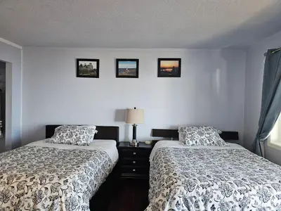 two beds sitting next to each other in a bedroom at HOV B&B House -Hospitality Ocean View Victoria- in Victoria