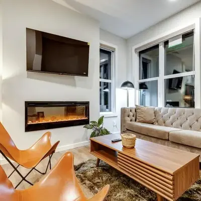 Neutral Living 6Beds 4Bedrooms and Bonus Room Free Parking