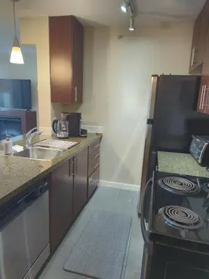 Gallery image of 1 Bedroom Apartment Beside Roger's Arena, BCPlace, Skytrain in Vancouver