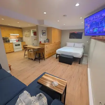 Fresh Studio Apartment in Central Rossland