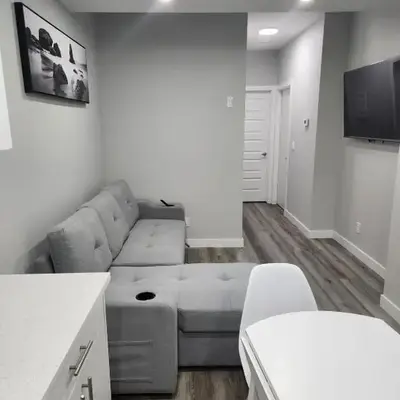 lovely 2bed & 1 Bath Basement Suite for 4 guests