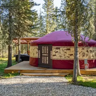 Shanti Yurt with private hot tub in Bragg Creek